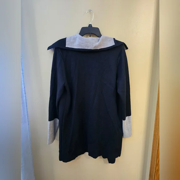 Elegant Women's Black and Gray Open Front Blazer - Picture 7 of 7